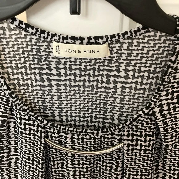 Woman’s top - Picture 2 of 2